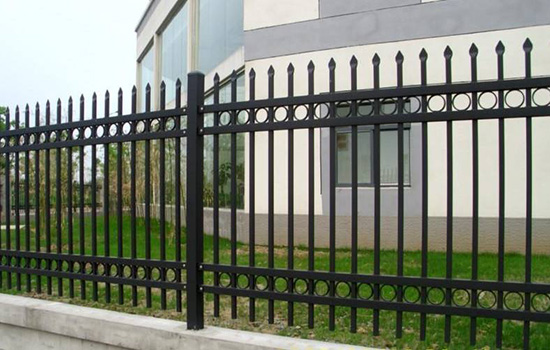 鋅鋼<a href=http://www.dyjybw.cn target=_blank class=infotextkey>護(hù)欄</a>廠家